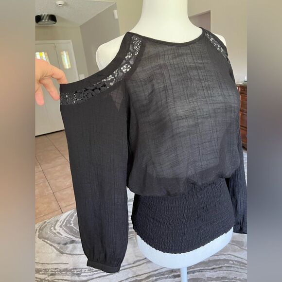 XOXO Open Shoulders Top - Picture 5 of 8